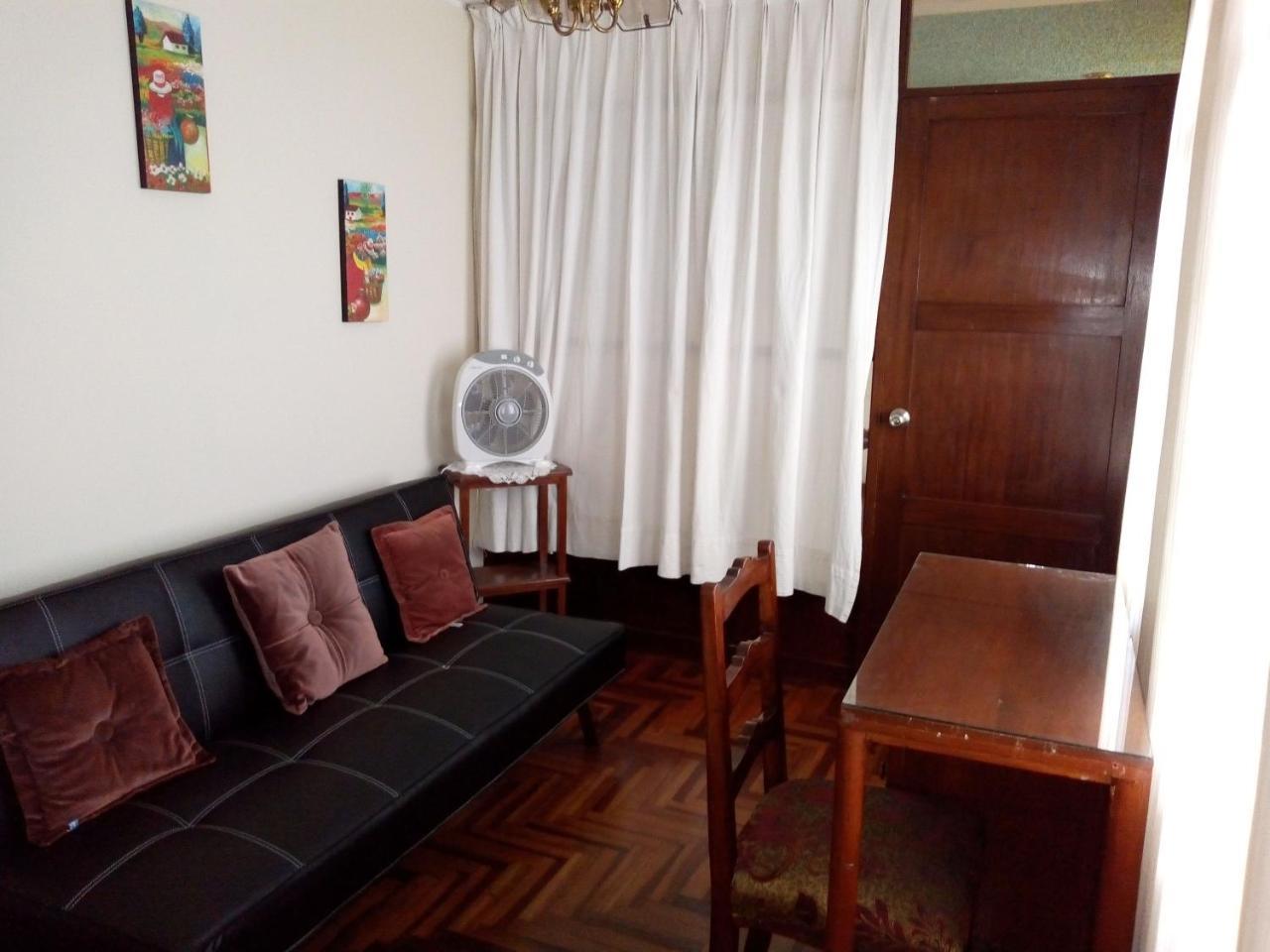 Nydia'S Trujillo City Hostel エクステリア 写真